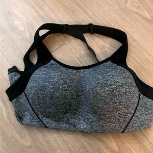 32D Victoria’s Secret sports bra
